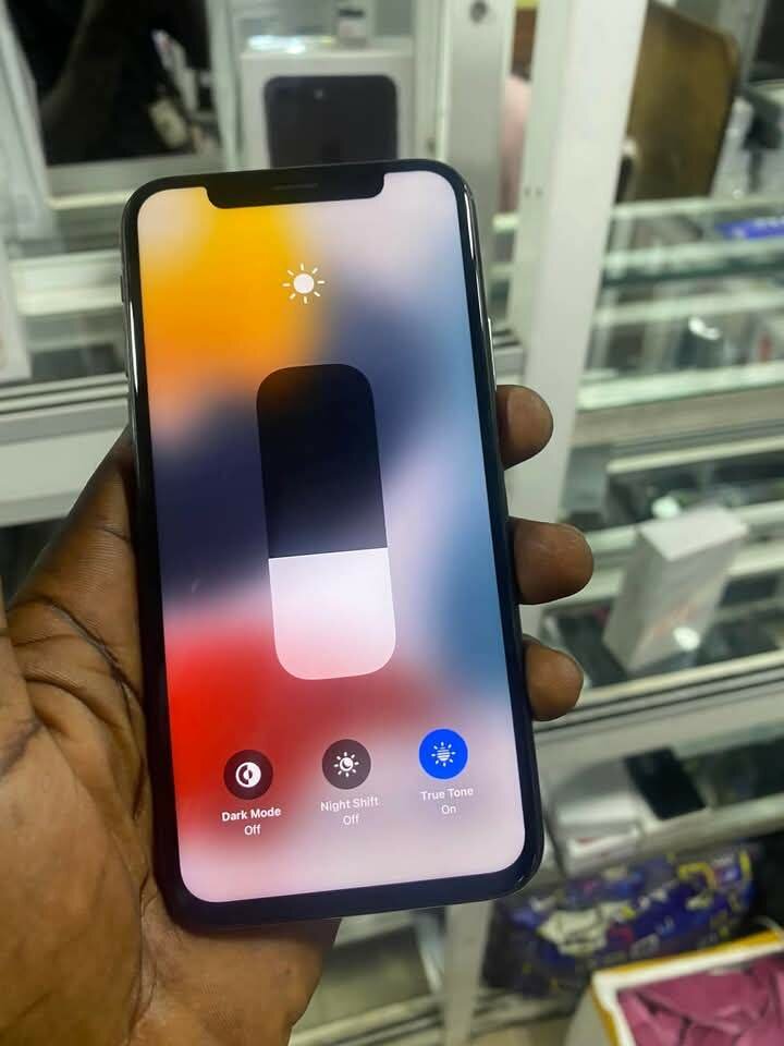 iPhone Noir - Écran Retina