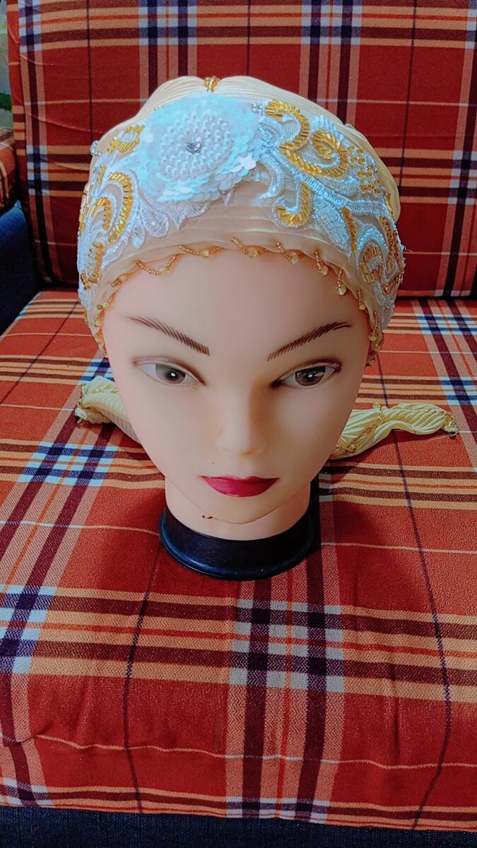 Turban brodé élégant femme
