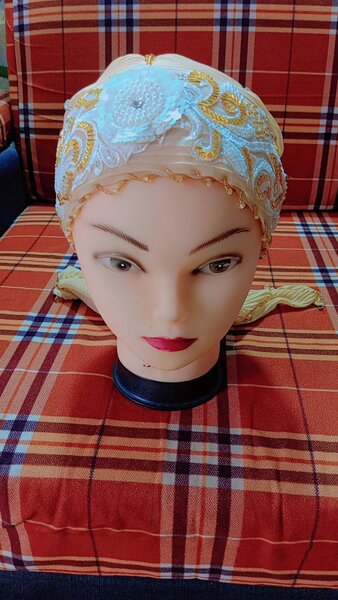 Turban brodé élégant femme