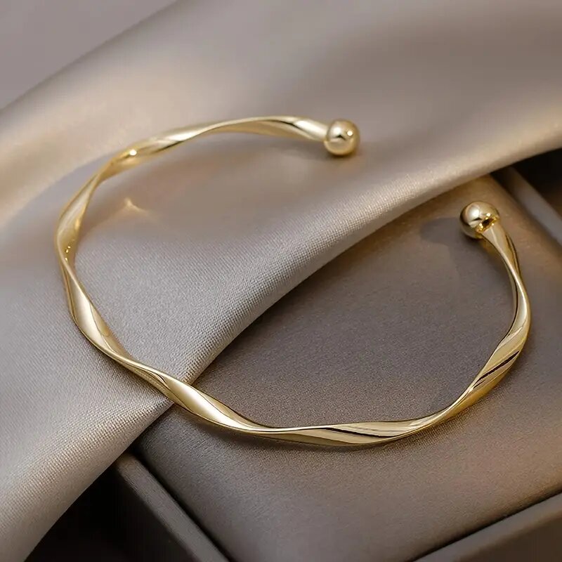 𝐌𝐢𝐧𝐢𝐦𝐚𝐥𝐢𝐬𝐭 𝐓𝐰𝐢𝐬𝐭𝐞𝐝 Bracelet