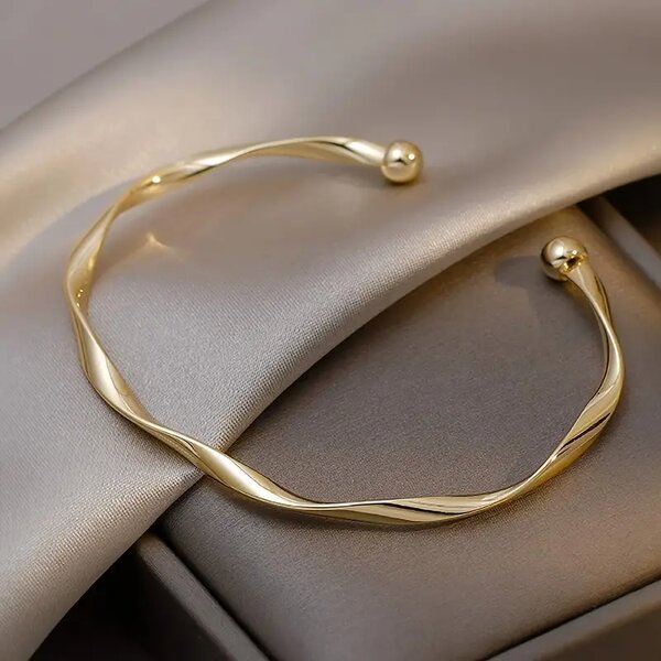 𝐌𝐢𝐧𝐢𝐦𝐚𝐥𝐢𝐬𝐭 𝐓𝐰𝐢𝐬𝐭𝐞𝐝 Bracelet