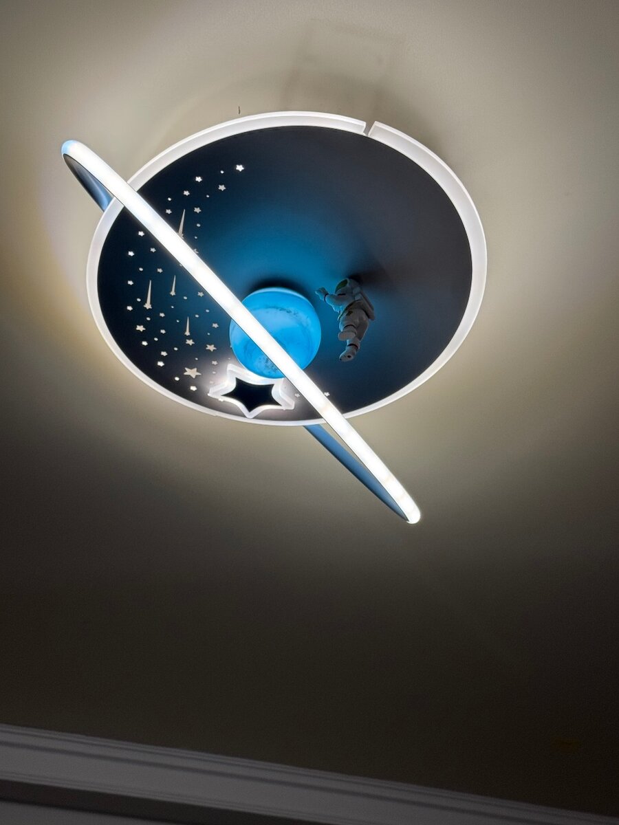 Люстра в детскую ( косманавты)