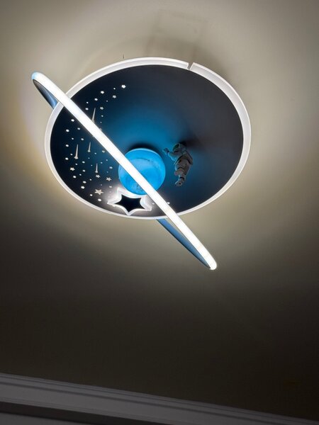 Люстра в детскую ( косманавты)