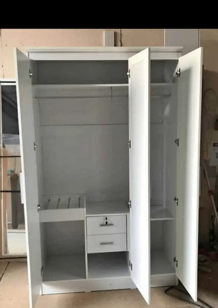 Armoire spacieuse blanche