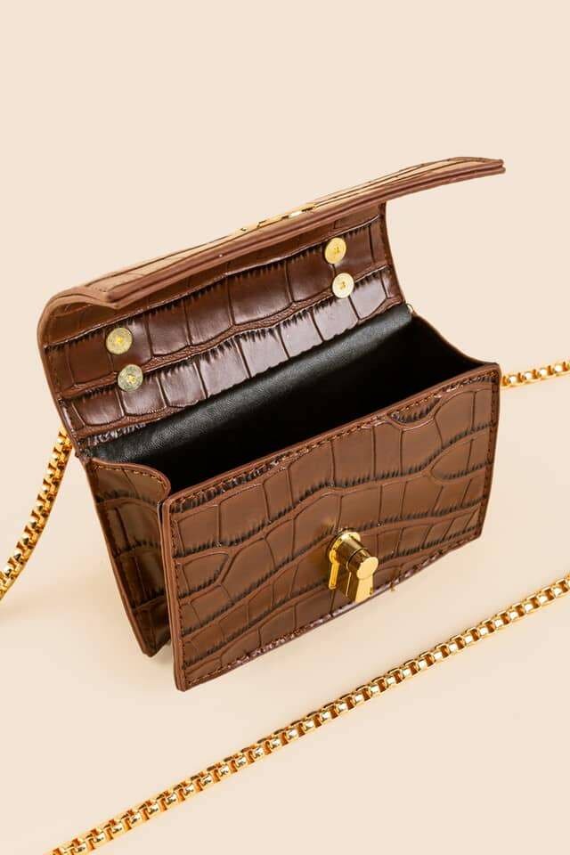 HAUTE SAUCE TEXTURED LOCK SLING BAG WITH CHAIN STRAP