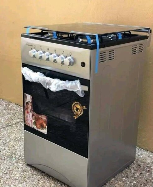 Four Gas burners with oven and Grill