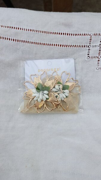 Boucles d'oreilles florales dorées