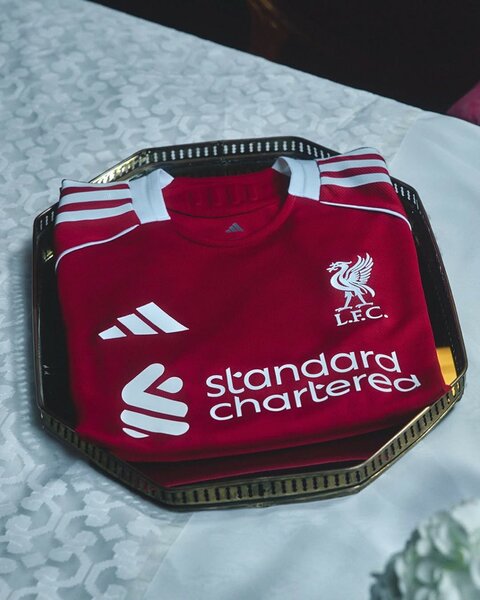 Maillot de football rouge LFC