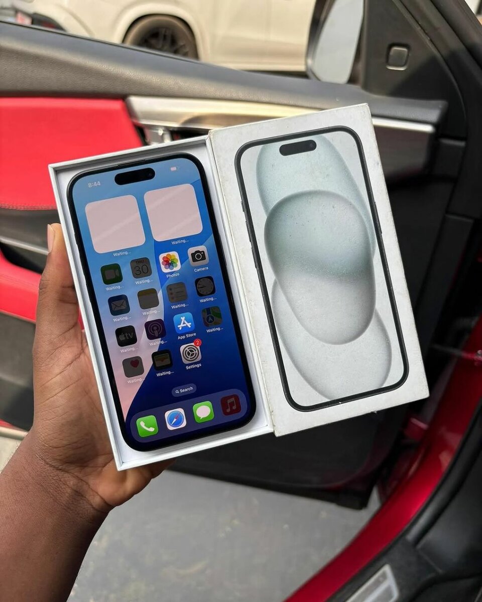 Preowned Locked iPhone 15 128Gb E-Sim