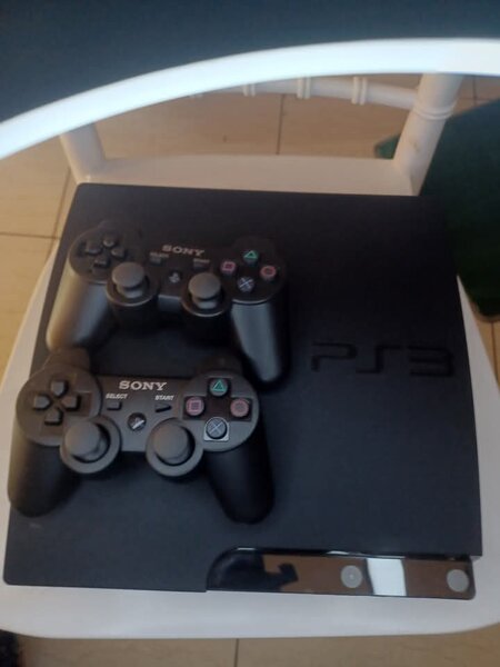 Console Sony PS3 avec manettes