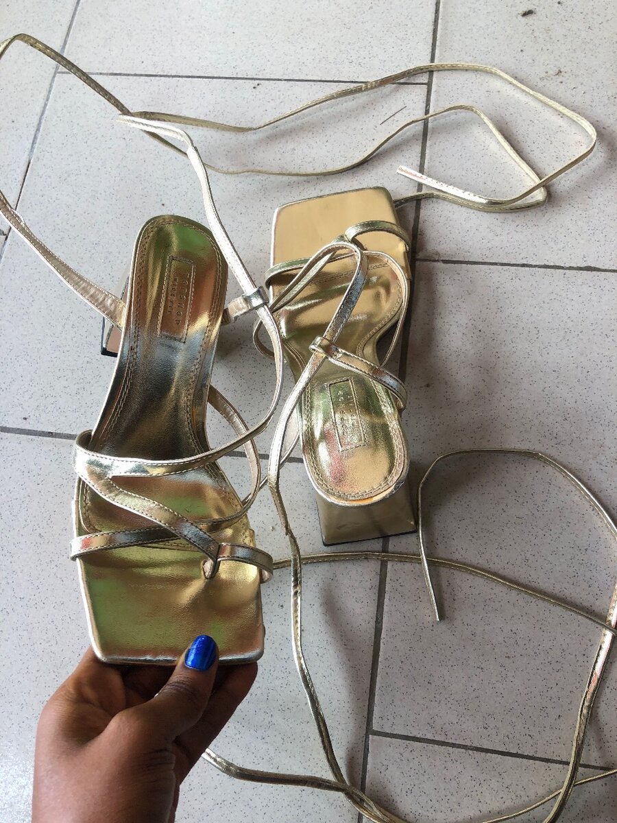 Sandales dorées à talons