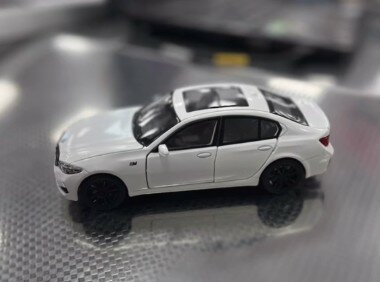 Коллекционная машинка металлическая седан белый