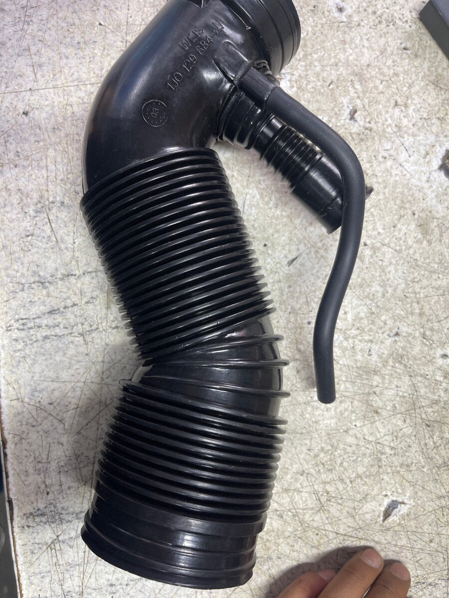 Воздушная гофра для мотора