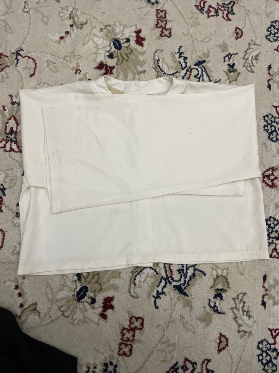 Короткая Блузка с широкими рукавами