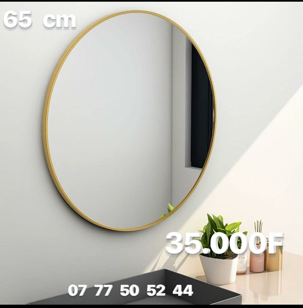 Miroir mural doré élégant