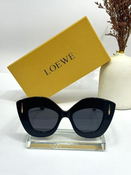 Lunettes de soleil Loewe noires