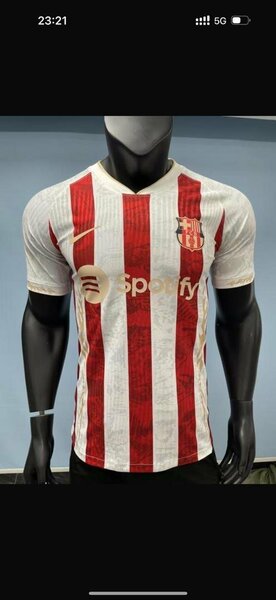 Maillot de football rayé rouge