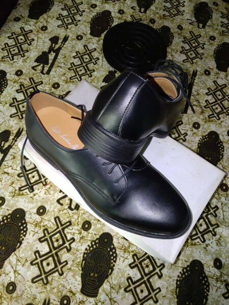 Chaussures habillées en cuir noir