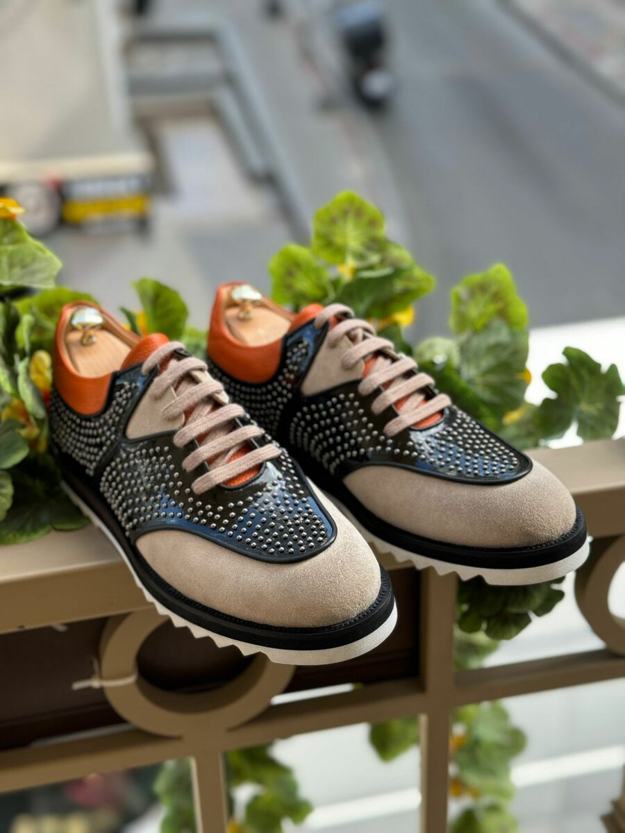 Men's corporate sneakers