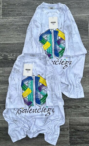 T-shirt graphique Balenciaga