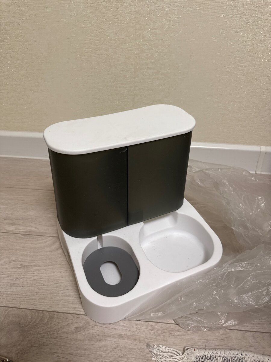 Кормушка плюс поилка для кошек