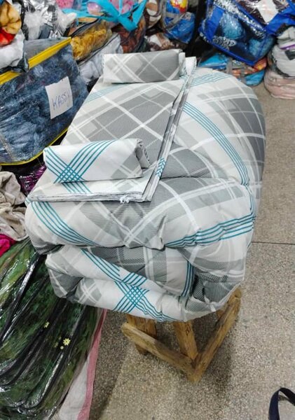 1 Duvet ,2 pillow cases and 1 flat sheet with print