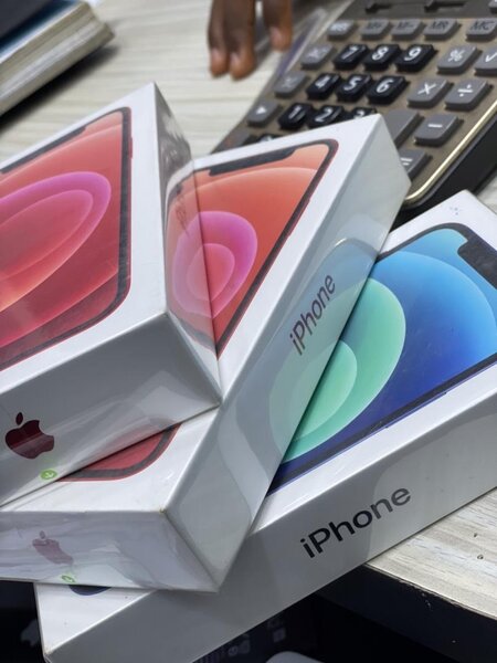 iPhone 12 128giga nouveau dans carton scellé