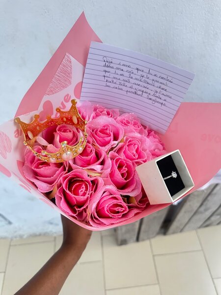 Bouquet de roses avec bague