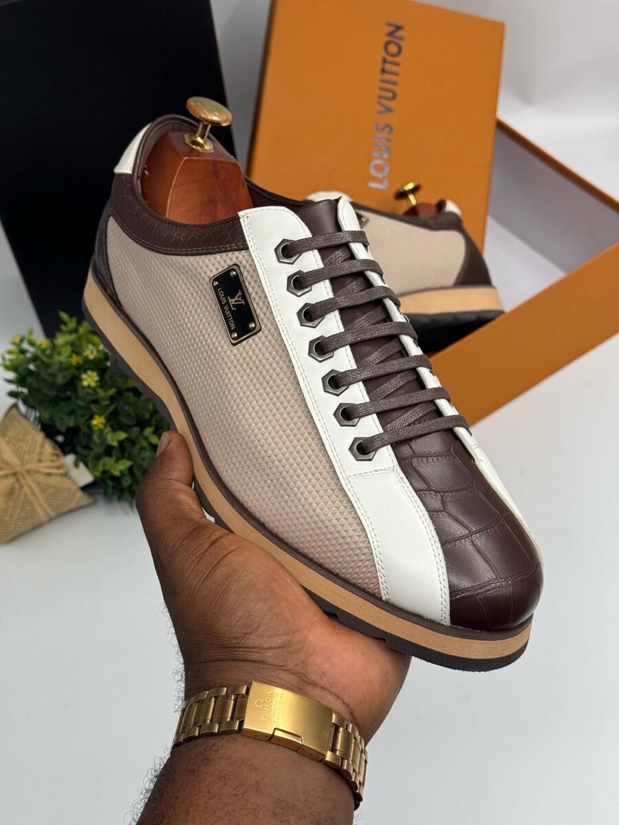 LOUIS VUITTON COFFEE AND WHITE