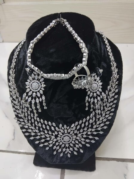 Parure de bijoux scintillante