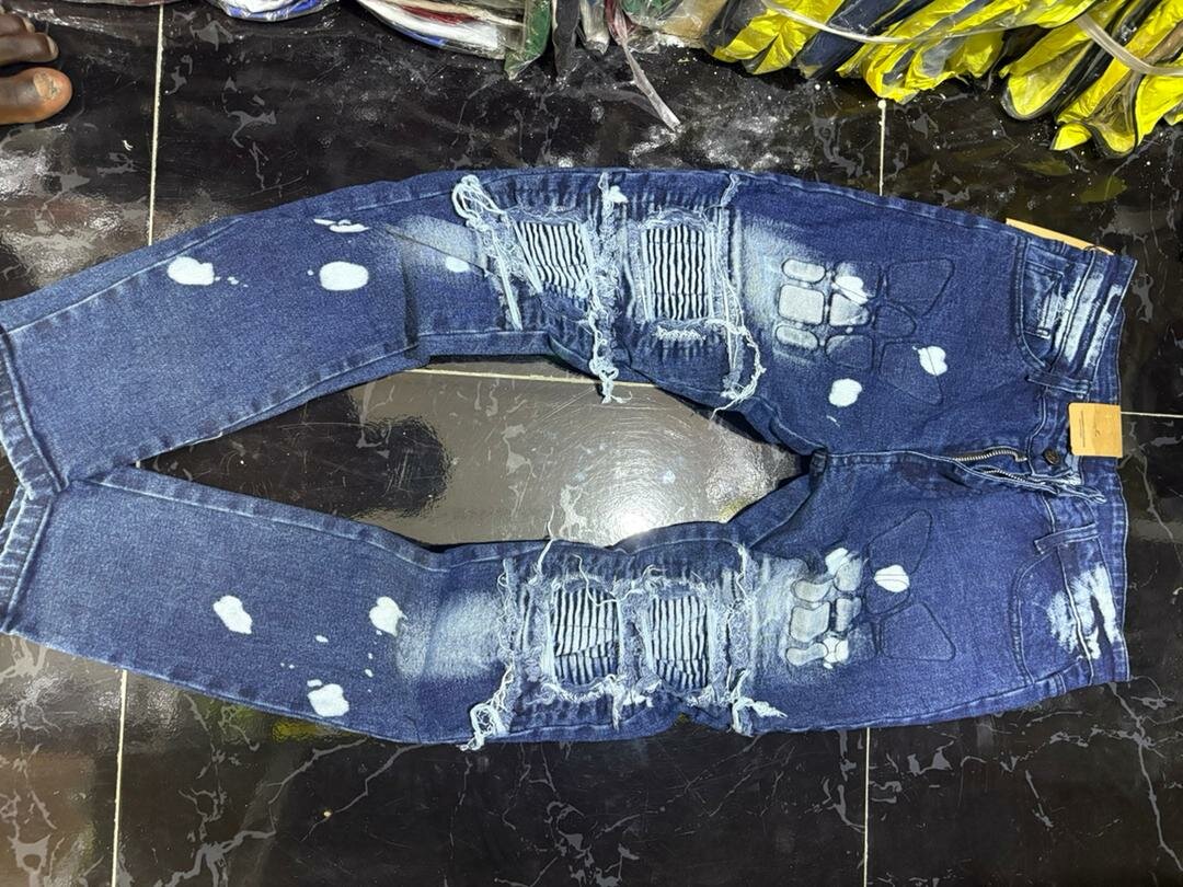 Jeans déchirés tendance homme