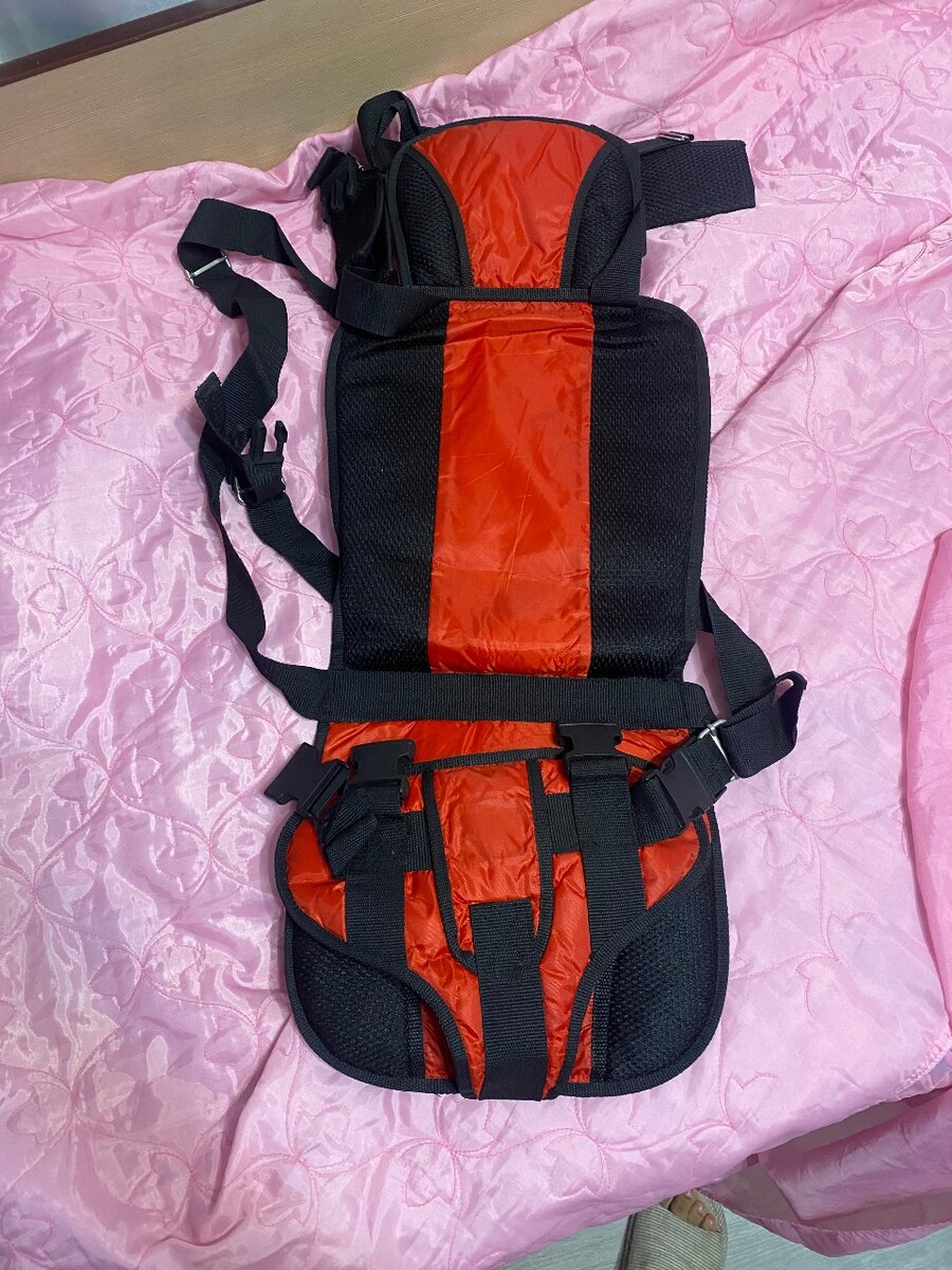 Безкаркасное детское автокресло