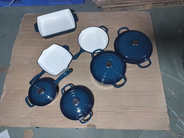 Cast iron cookware sets