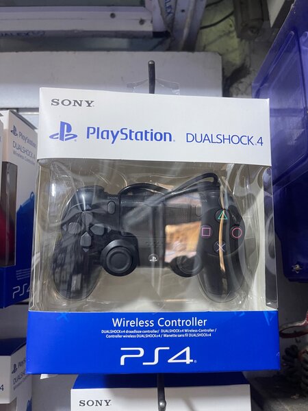 PS4 controller