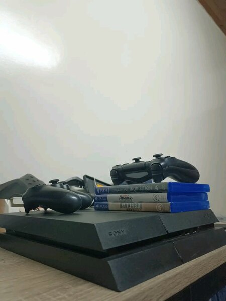 Console Sony PS4 avec Manettes