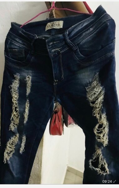 Jeans déchirés tendance