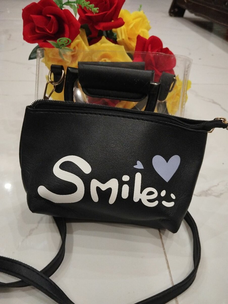 Stylish shouder bag for girls