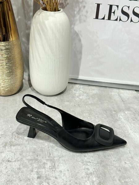 Chaussures noir à talon bas élégantes