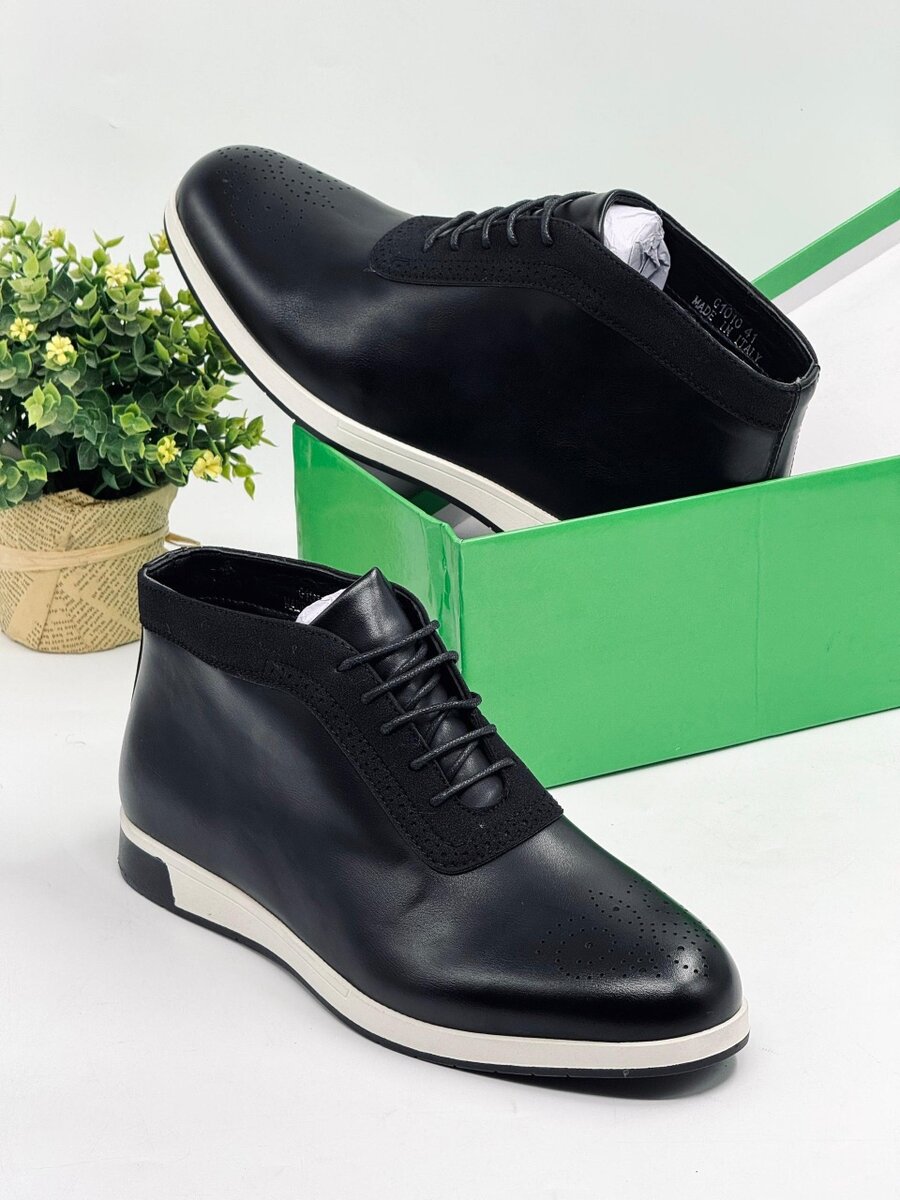 HUGO BOSS BOOT BLACK AND WHITE