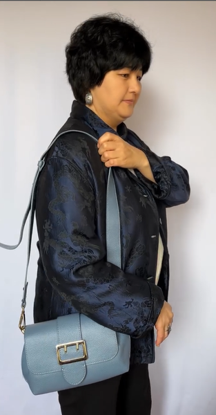 Сумочка-багет из зернистой кожи