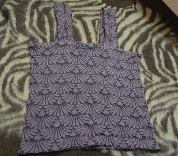 Top avec motif coquillage