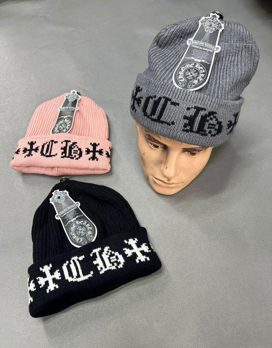 Bonnet tendance avec motifs croix