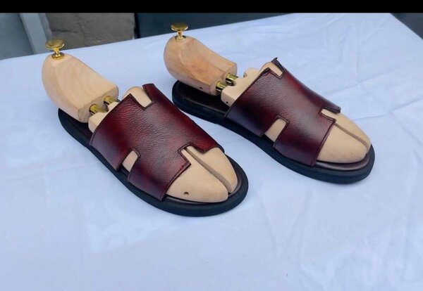 Sandales en cuir élégant homme