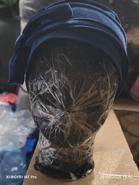 Turban en velours bleu élégant