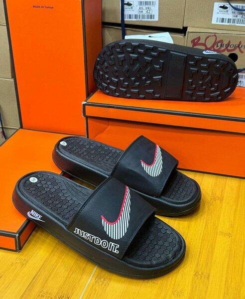 Claquettes sport homme Nike