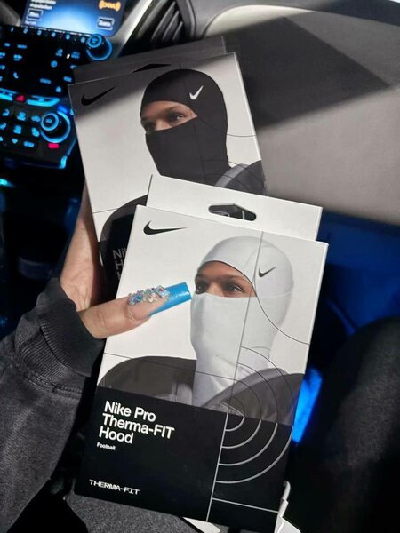 Nike Pro Therma-FIT Hood