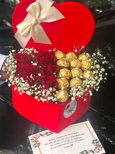 Coffret Cadeau avec Roses et Chocolats