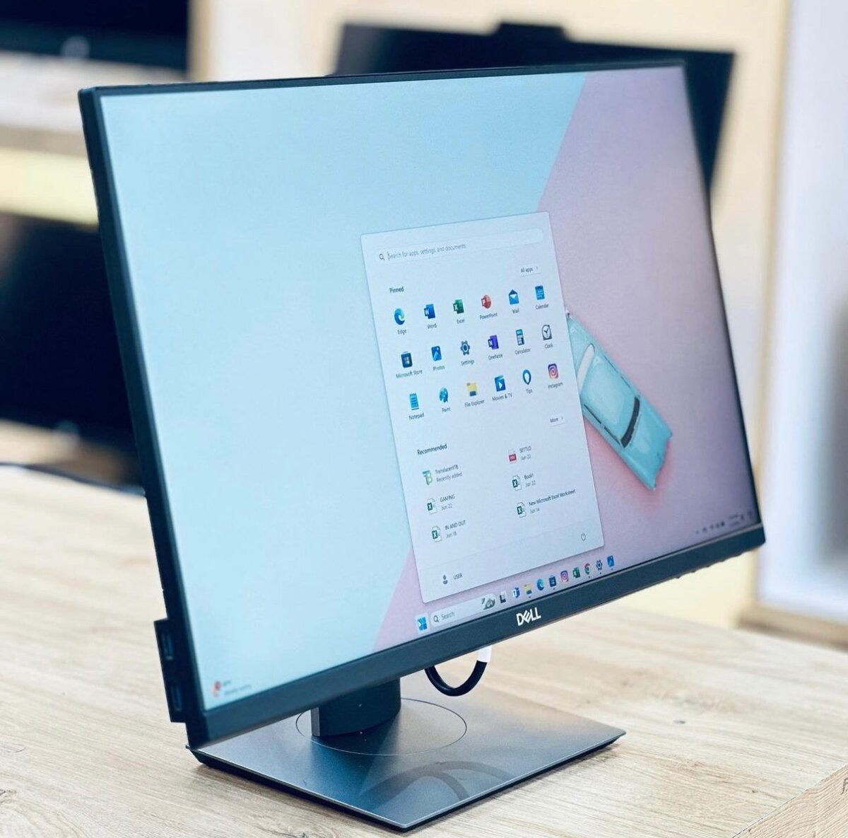 Dell 22 inches Edgeless IPS Monitor