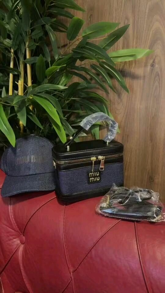 Casquette et Sac Miu Miu