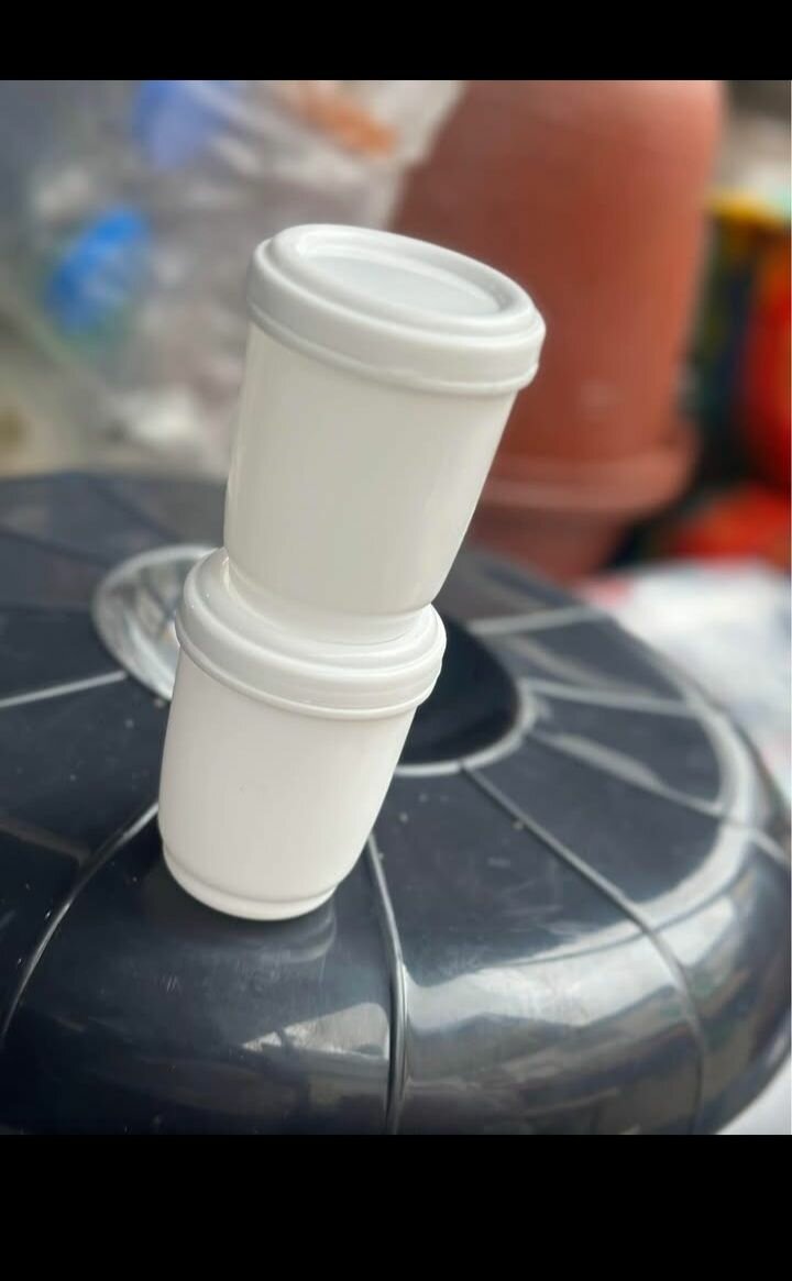 Lot de 2 pots en plastique